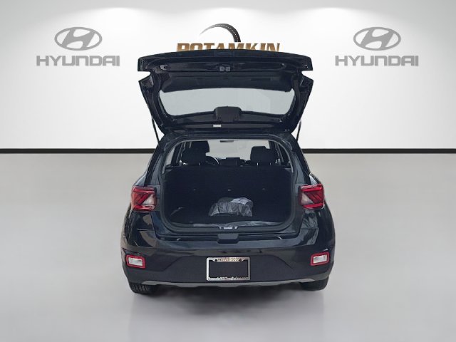 Certified 2025 Hyundai Venue SEL FWD image 25