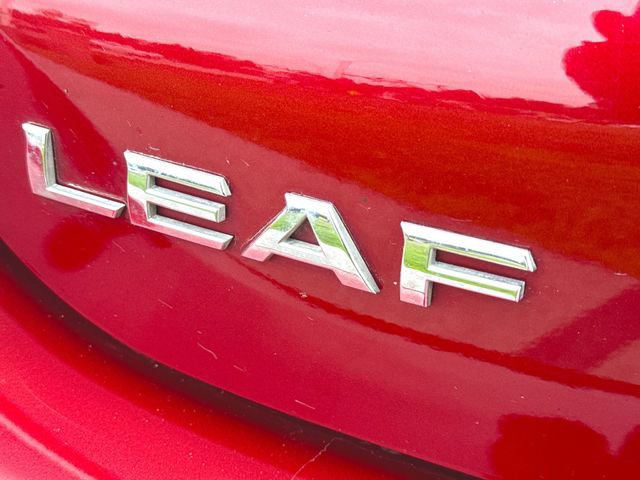 Used 2015 Nissan Leaf SL w/ Premium Package FWD image 32