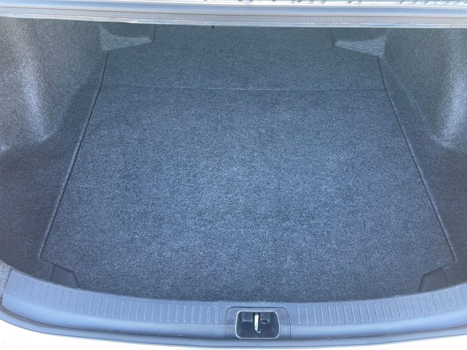 Used 2025 Toyota Corolla LE image 31