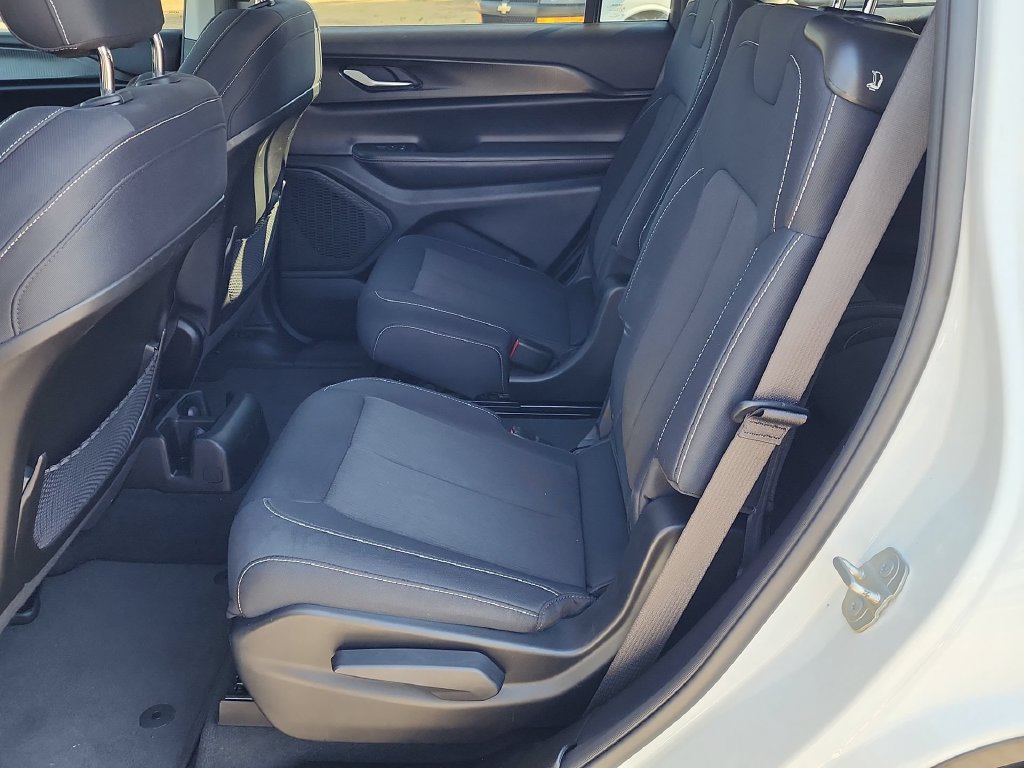 Used 2023 Jeep Grand Cherokee L Laredo RWD image 21
