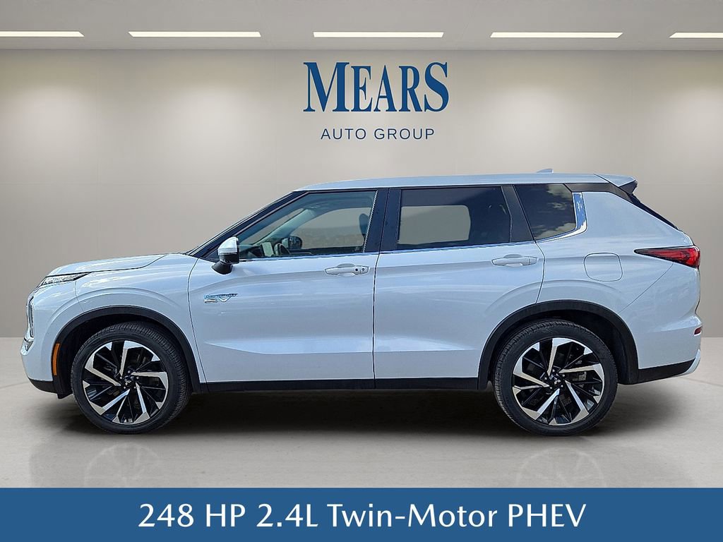 Used 2023 Mitsubishi Outlander SE image 3