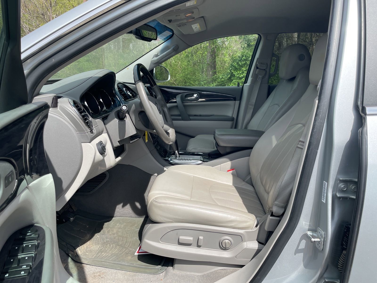 Used 2017 Buick Enclave Leather image 10