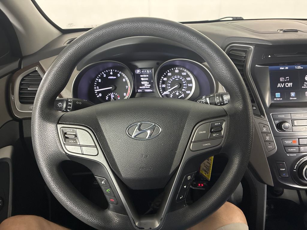 Used 2018 Hyundai Santa Fe SE image 9