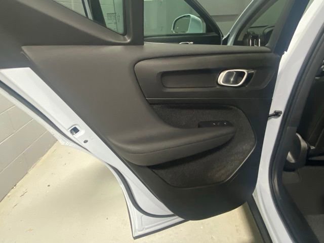 Certified 2025 Volvo XC40 B5 Core AWD/4WD image 8