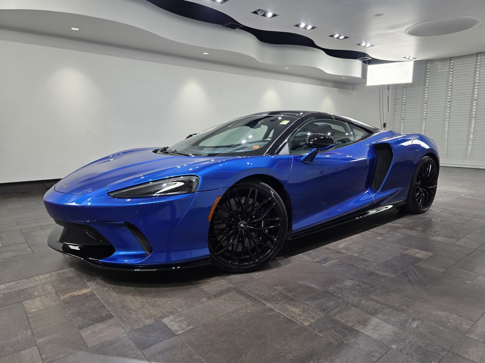 Used 2023 McLaren GT video 1