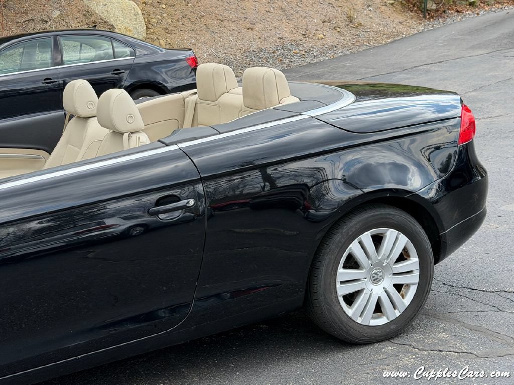 Used 2008 Volkswagen Eos 2.0T FWD image 33