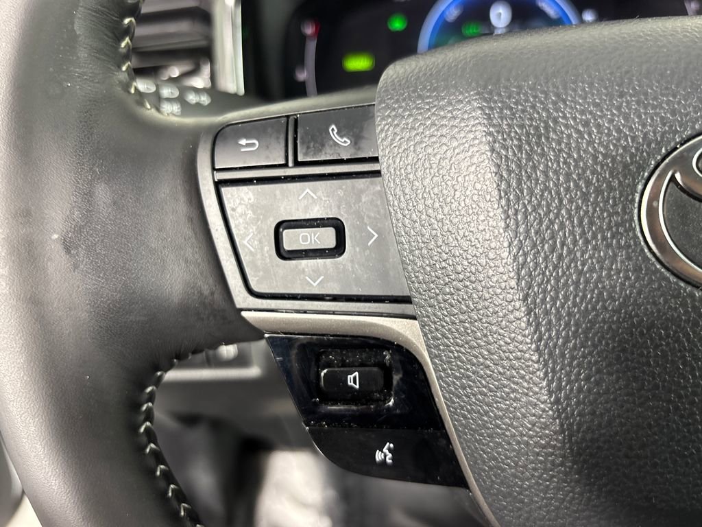 Used 2025 Toyota Camry SE w/ Convenience Package image 15