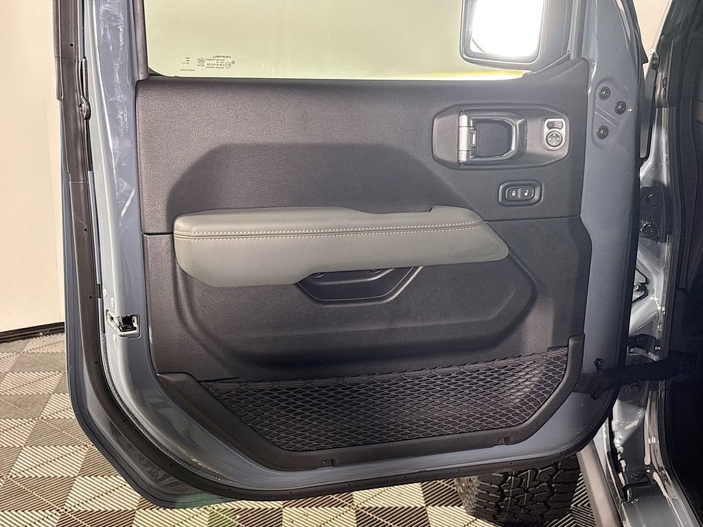 New 2025 Jeep Gladiator Mojave image 11