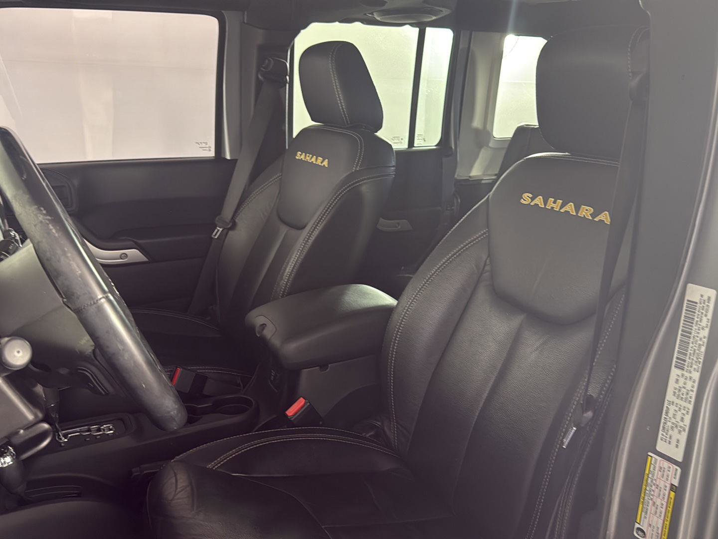 Used 2014 Jeep Wrangler Unlimited Sahara w/ Connectivity Group AWD/4WD image 9
