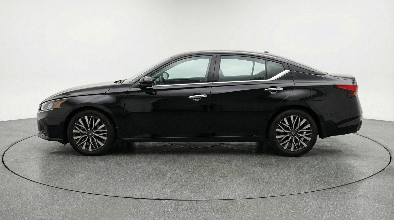 Used 2025 Nissan Altima 2.5 SV image 5