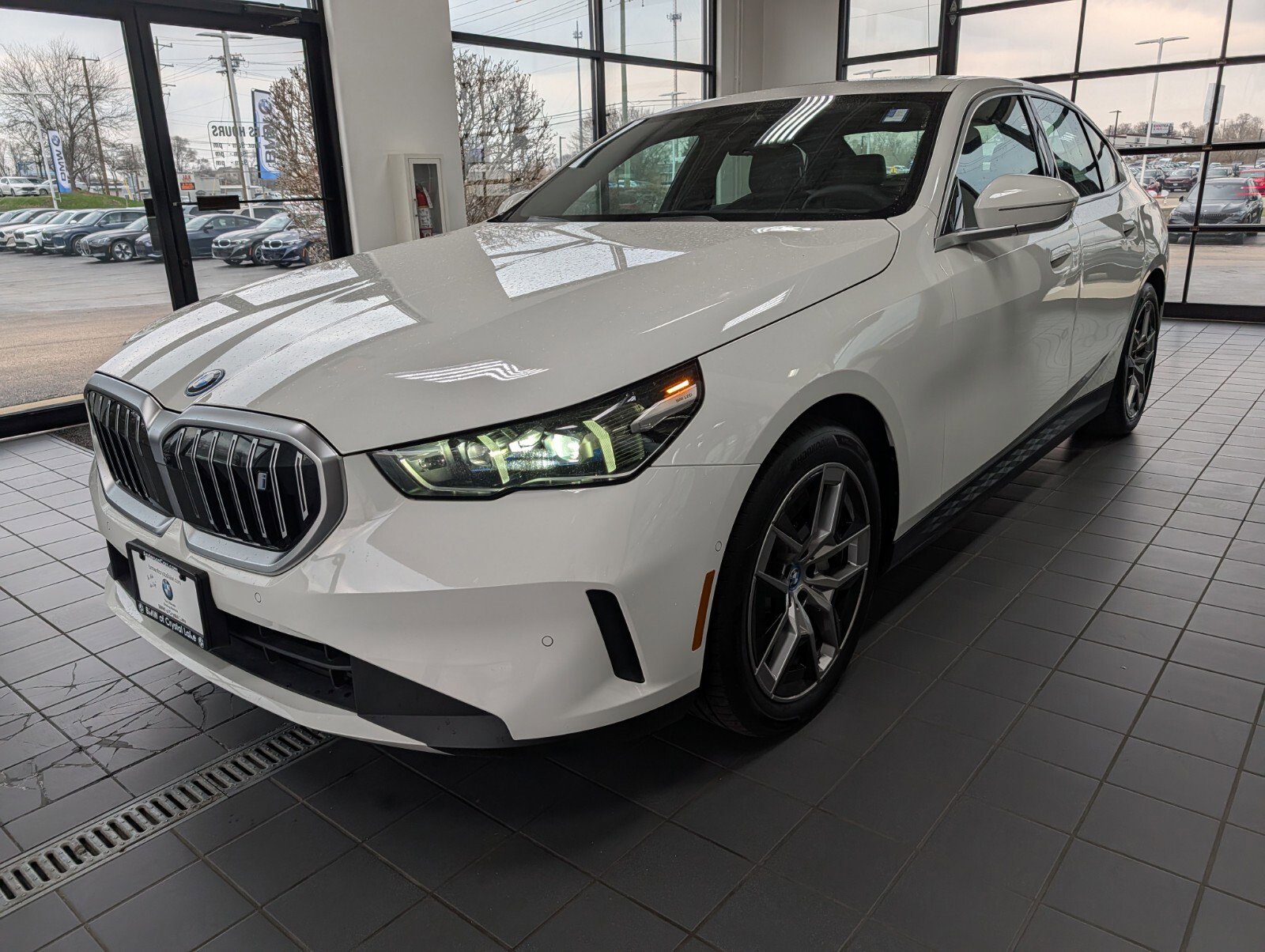 Used 2024 BMW i5 eDrive40i w/ M Sport Package image 7