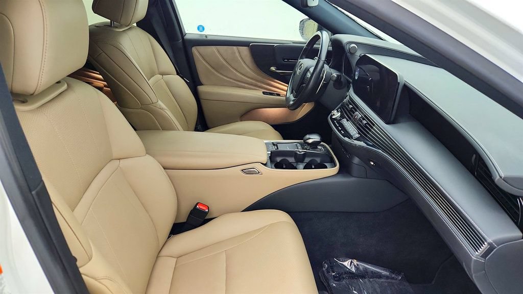 Used 2022 Lexus LS 500 w/ Accessory Package (Z2) image 24