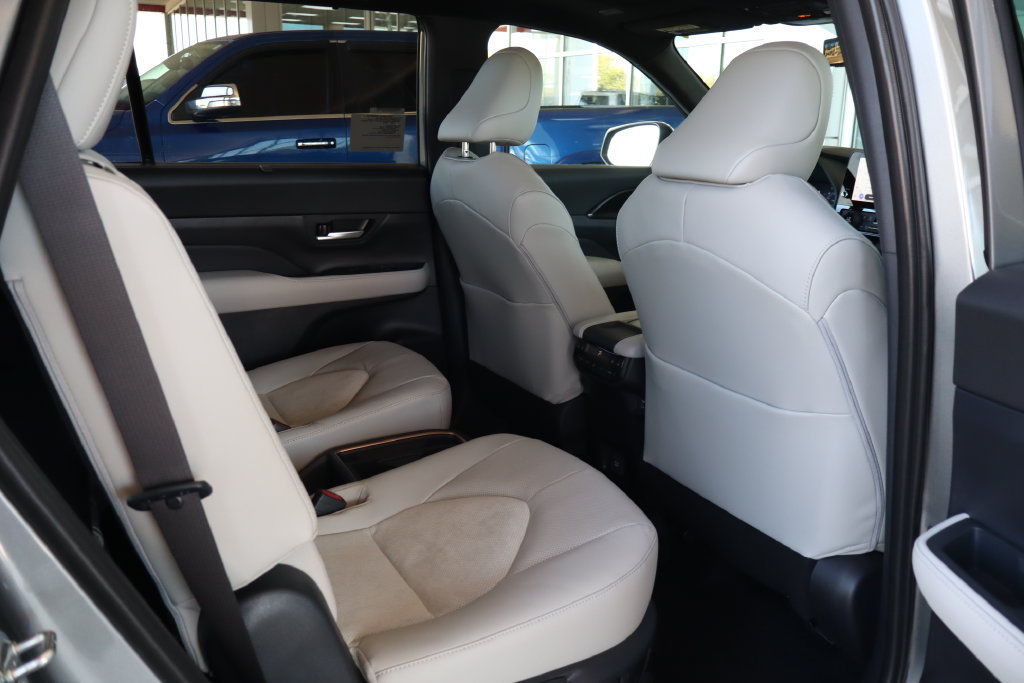 New 2026 Toyota Grand Highlander AWD Hybrid image 33