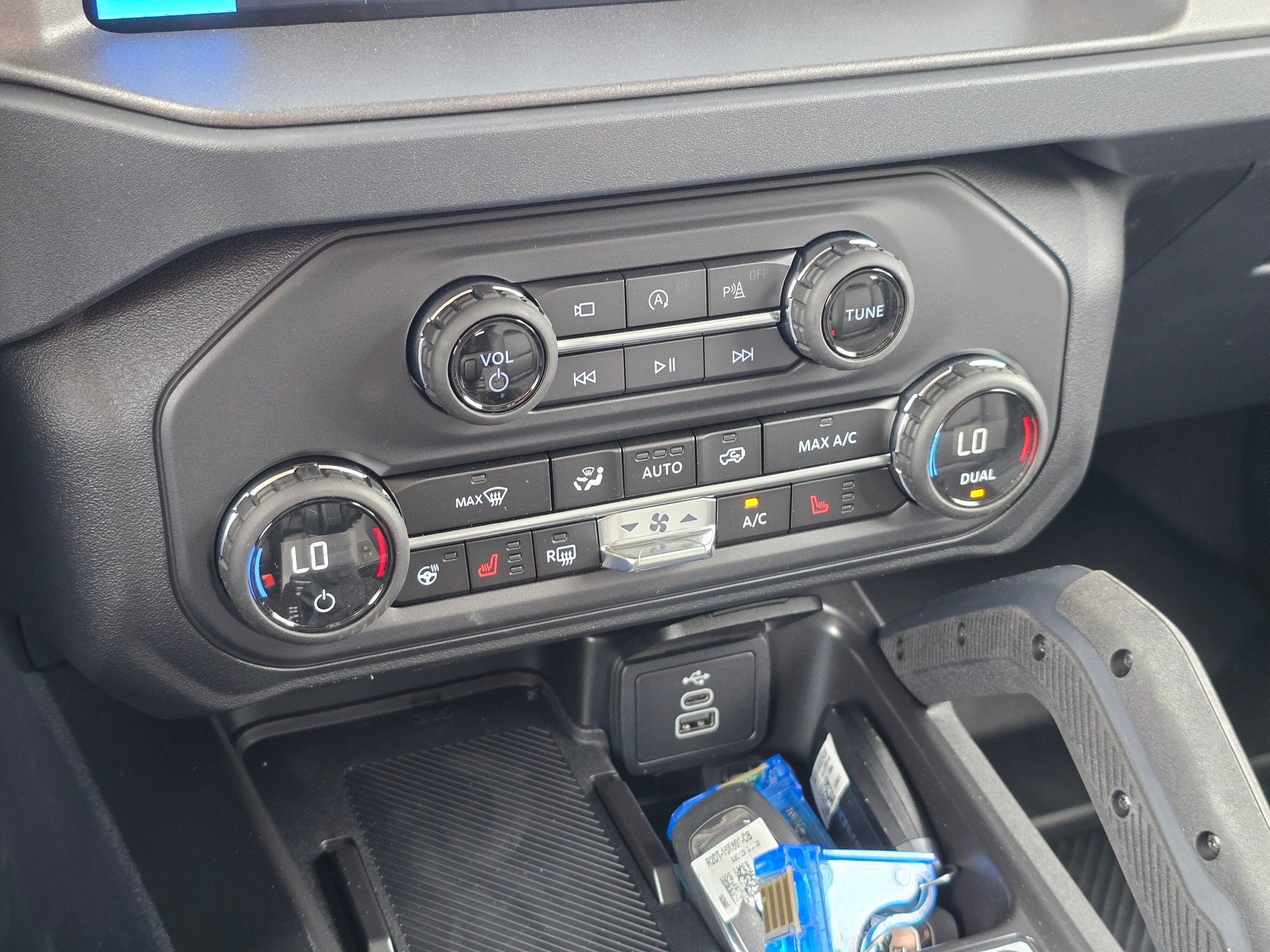 New 2026 Ford Bronco Badlands AWD/4WD image 17