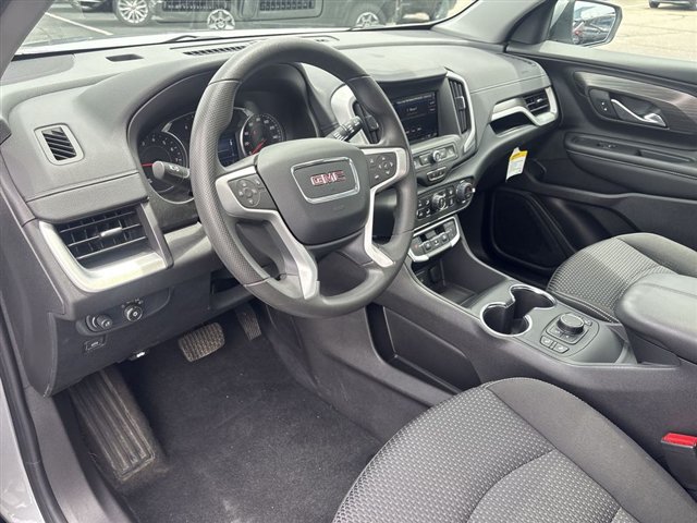 Used 2024 GMC Terrain SLE w/ Driver Convenience Package FWD image 10