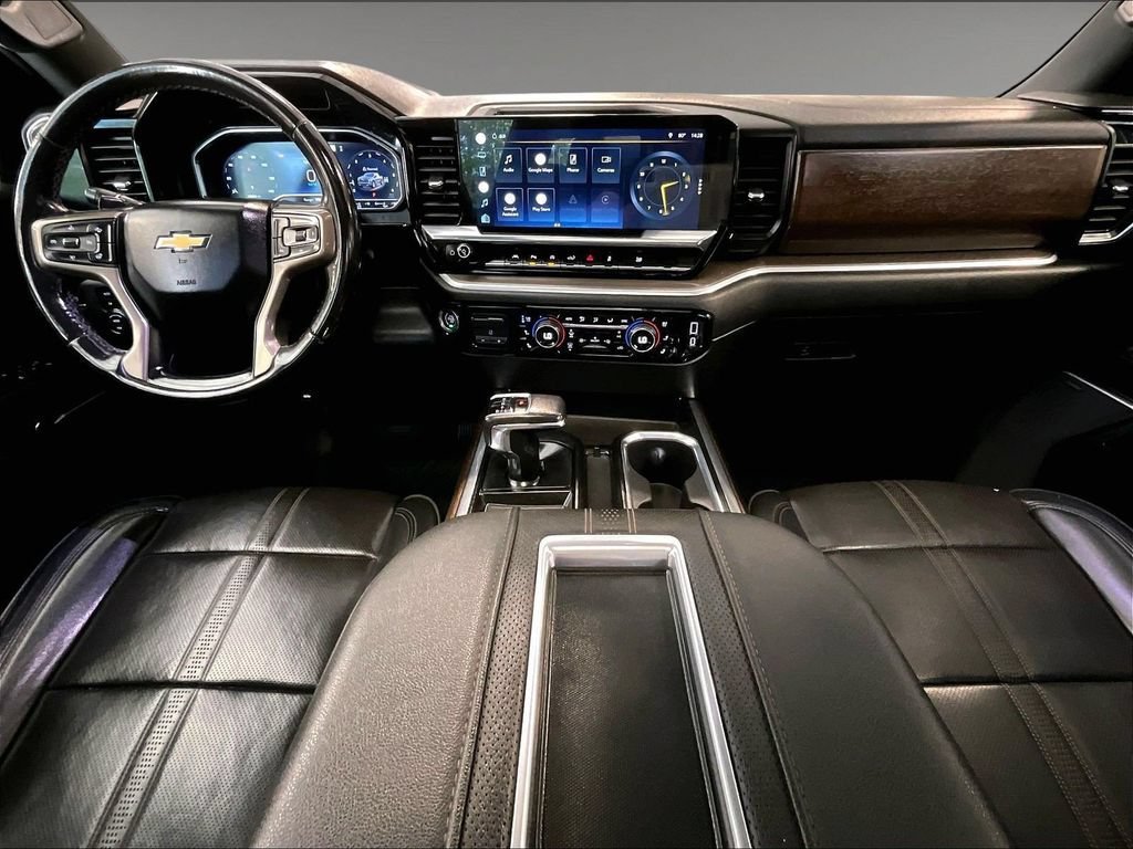 Used 2022 Chevrolet Silverado 1500 High Country w/ High Country Premium Package AWD/4WD image 21