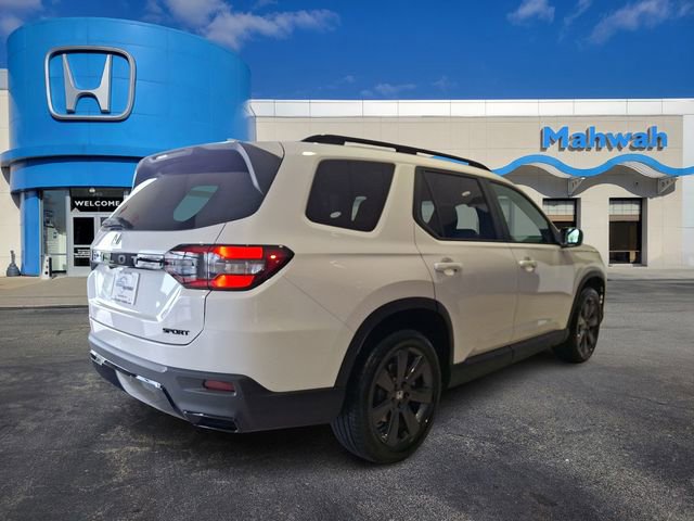 New 2026 Honda Pilot Sport image 3