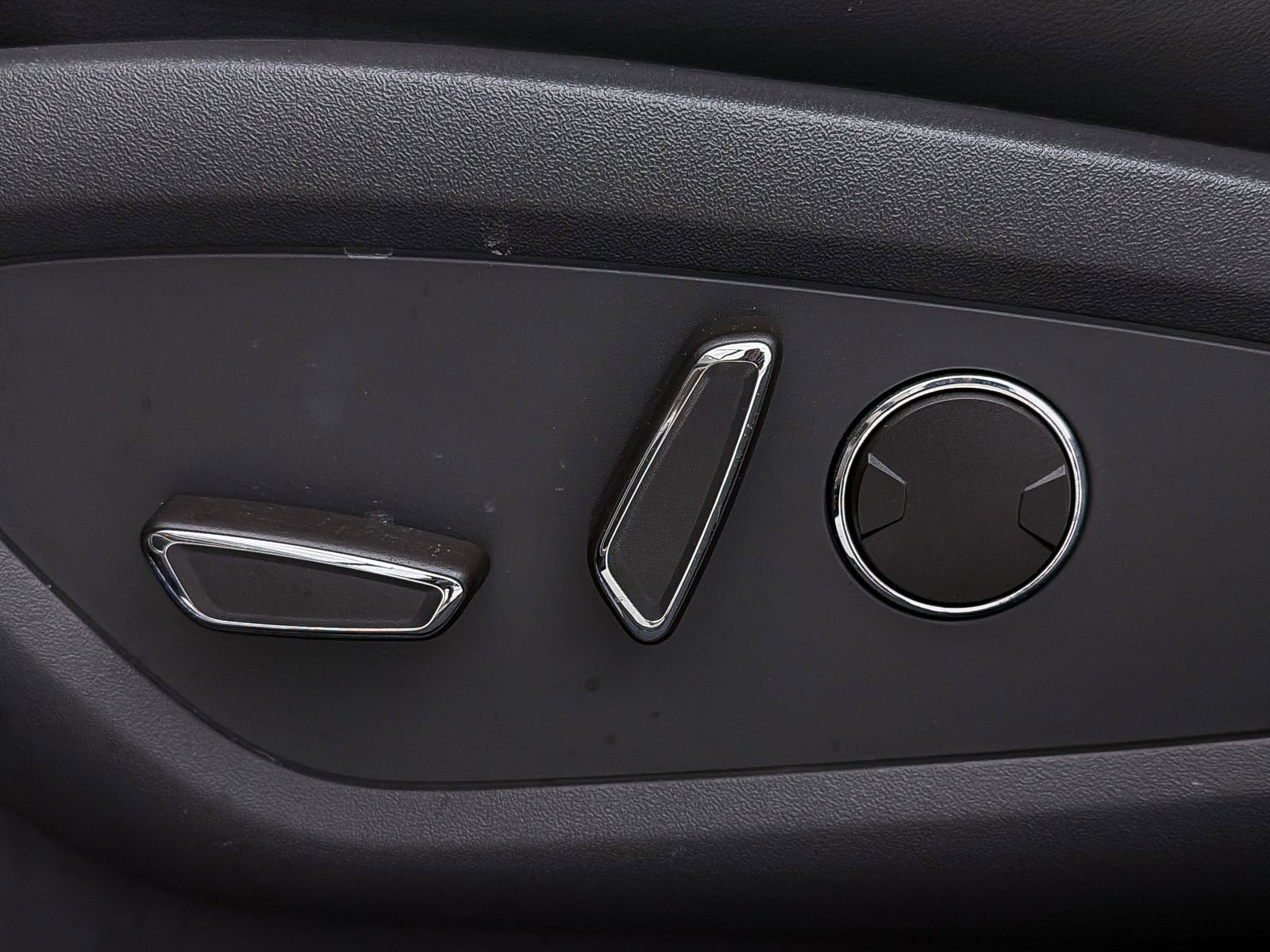 Used 2019 Lincoln Nautilus Reserve image 23