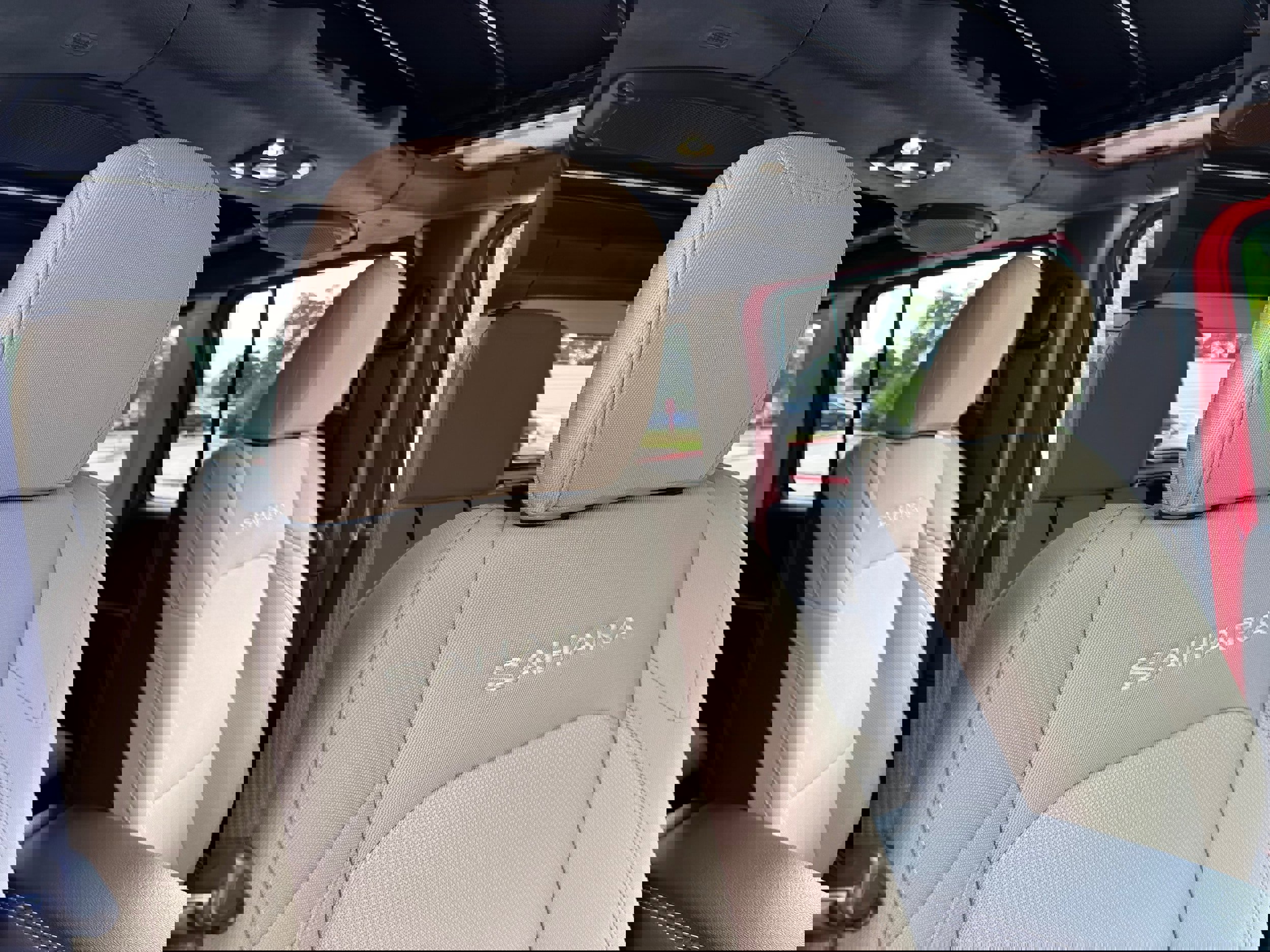 Used 2019 Jeep Wrangler Unlimited Sahara image 11