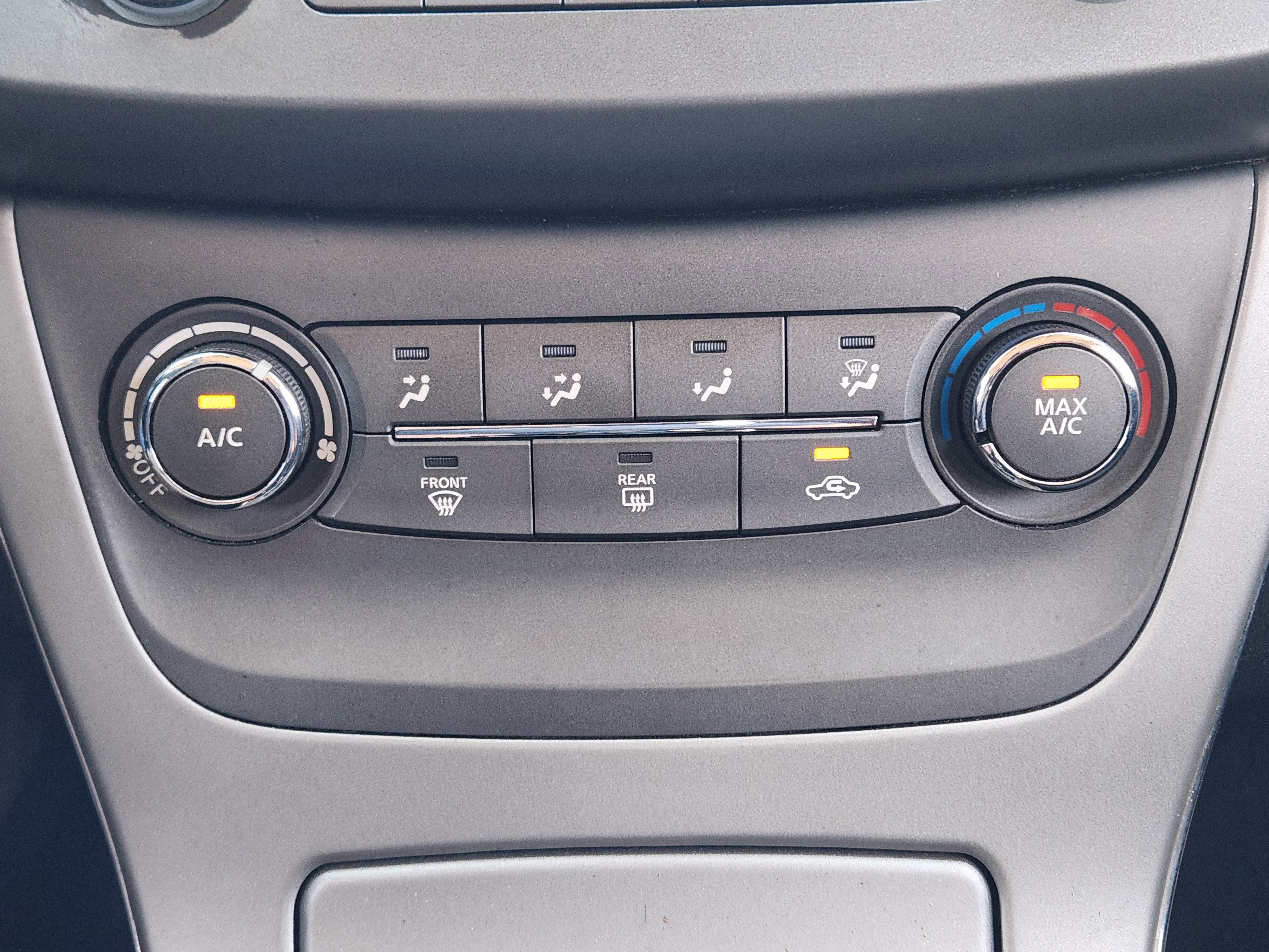 Used 2014 Nissan Sentra S image 18