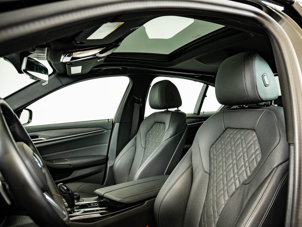 Used 2023 BMW 540i xDrive w/ Executive Package image 23