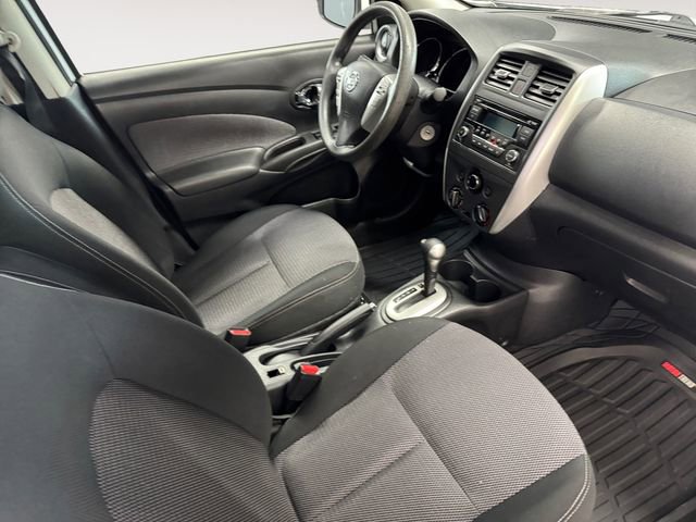 Used 2015 Nissan Versa SV image 4