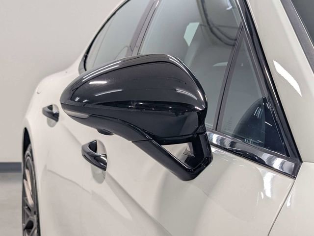 Used 2022 Porsche Panamera 4 Platinum Edition image 32