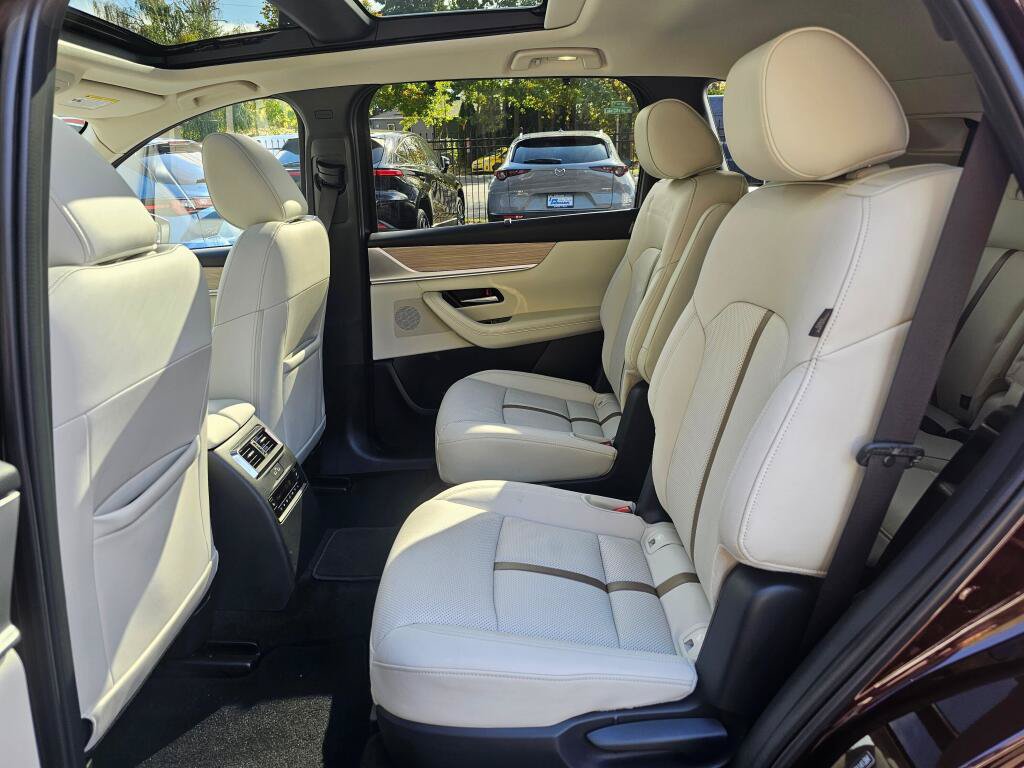 Used 2024 MAZDA CX-90 Plug-In Hybrid w/ Premium Plus AWD/4WD image 17
