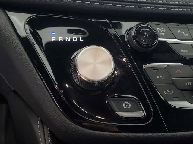 Used 2025 Chrysler Pacifica Limited FWD image 30