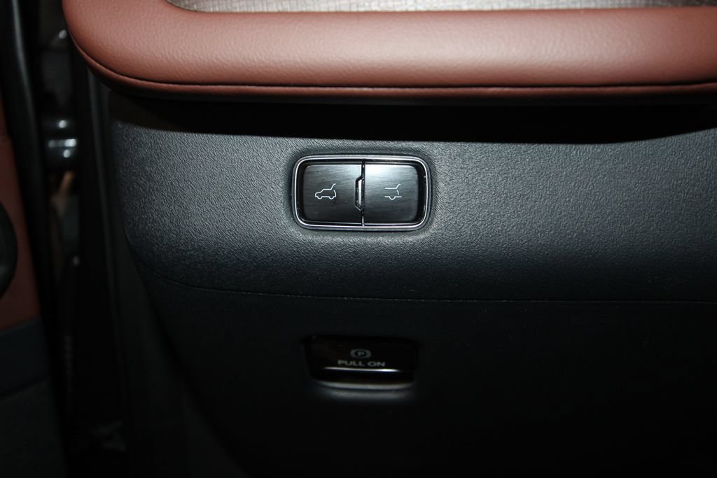 Used 2025 Lincoln Navigator L Reserve AWD/4WD image 10