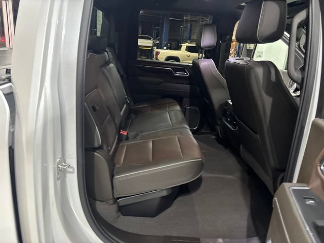 Used 2024 GMC Sierra 3500 Denali w/ Denali Reserve Package AWD/4WD image 35
