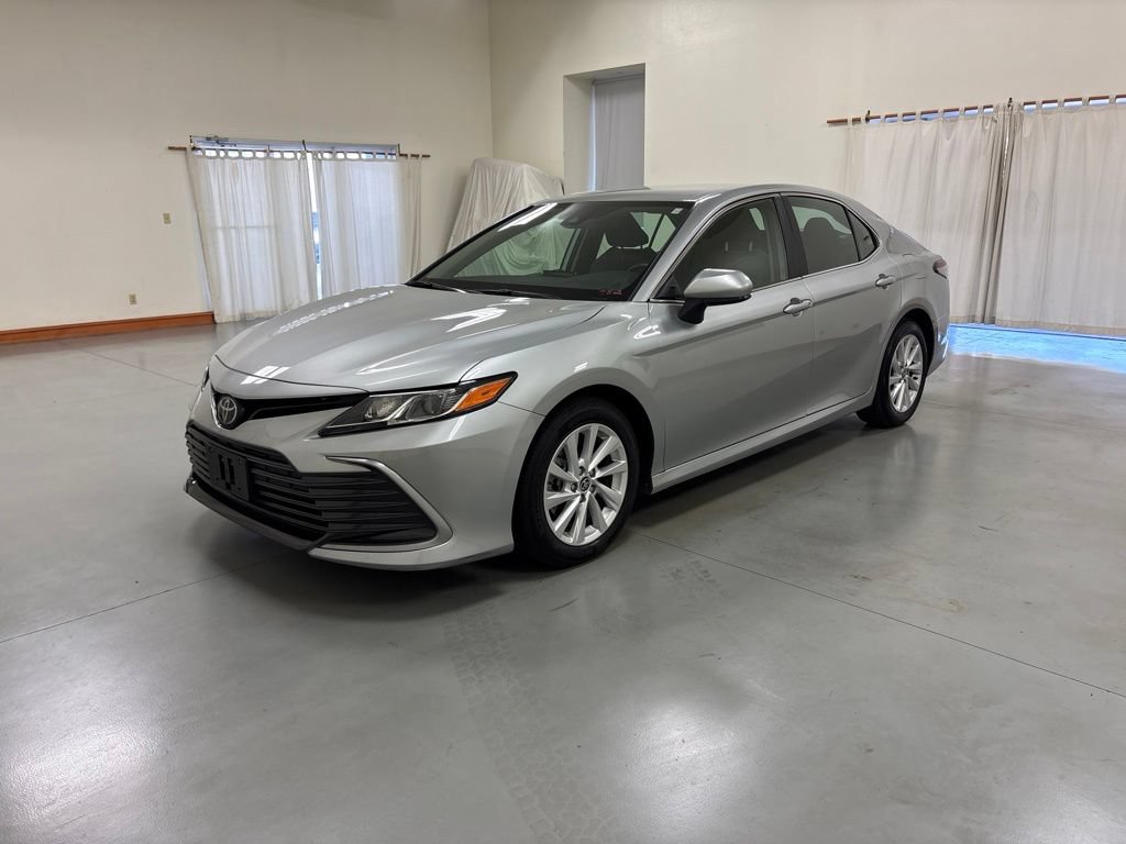 Used 2024 Toyota Camry LE FWD image 4