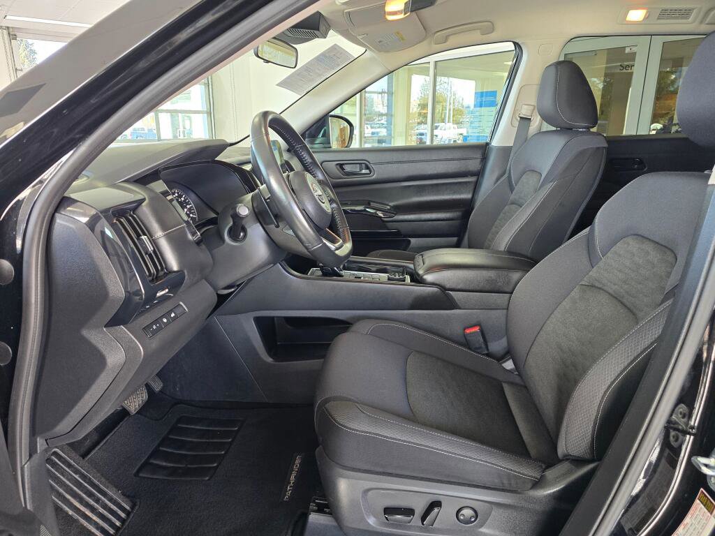 Used 2025 Nissan Pathfinder SV image 21