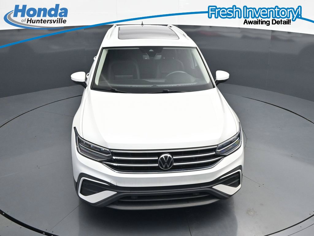 Used 2023 Volkswagen Tiguan SE w/ Panoramic Sunroof Package FWD image 19