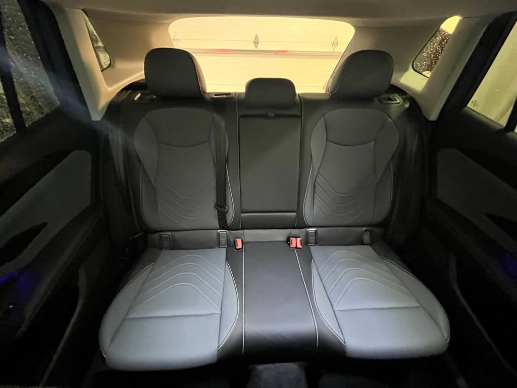 Certified 2025 Volkswagen Tiguan SE w/ Panoramic Sunroof Package AWD/4WD image 28