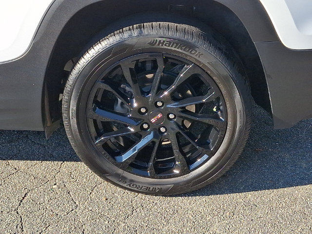 Used 2023 GMC Terrain SLE w/ Driver Convenience Package FWD image 8