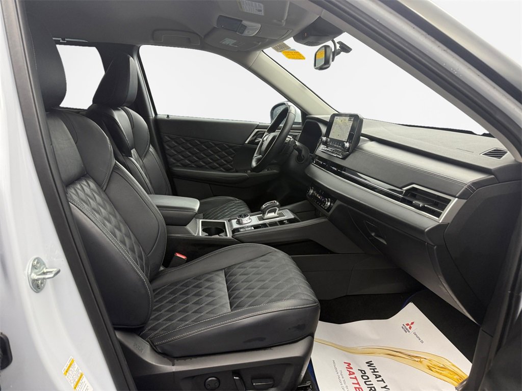 Used 2024 Mitsubishi Outlander 4WD Plug-In Hybrid image 25