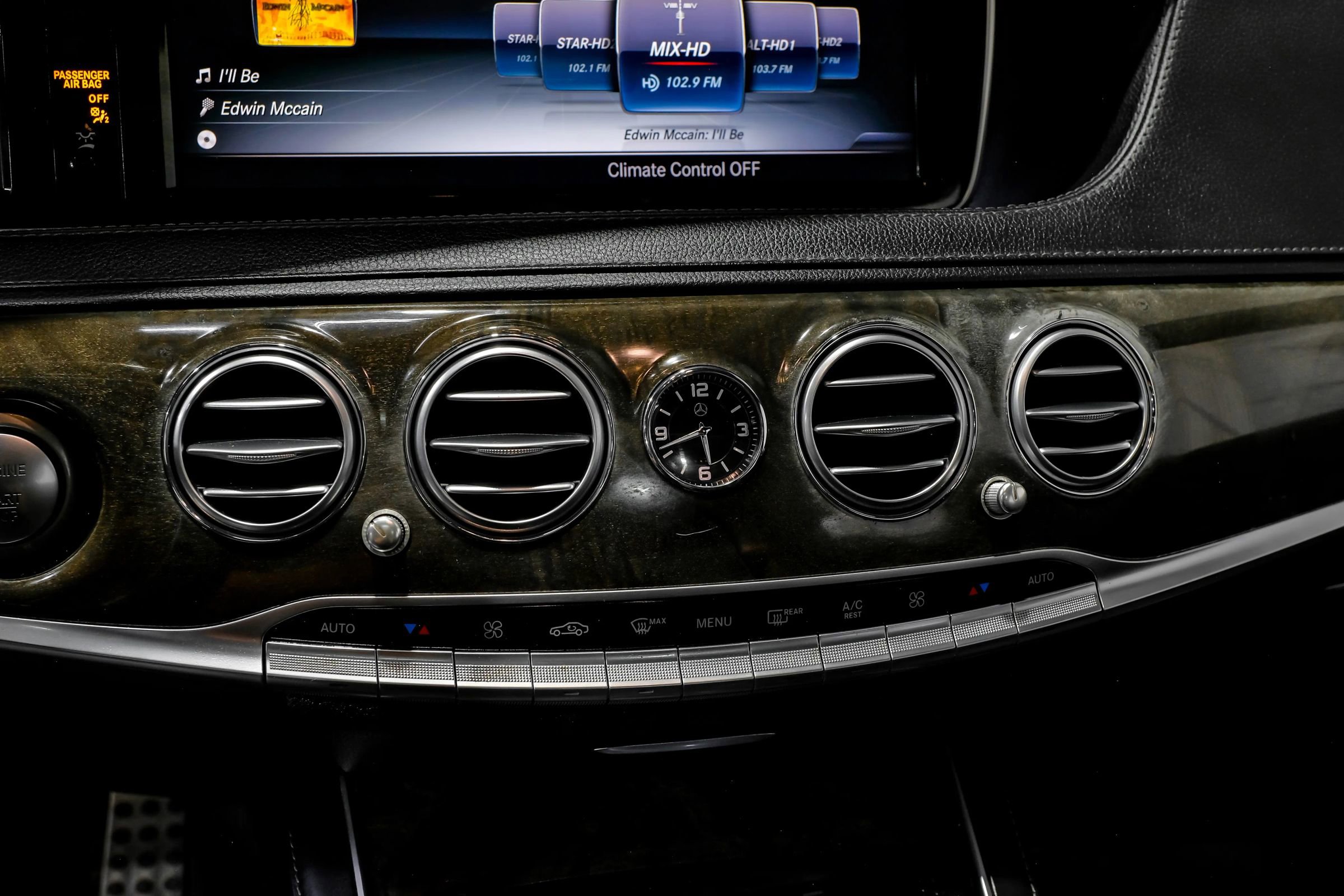 Used 2015 Mercedes-Benz S 550 Sedan w/ Sport Package w/ Sport Package image 33