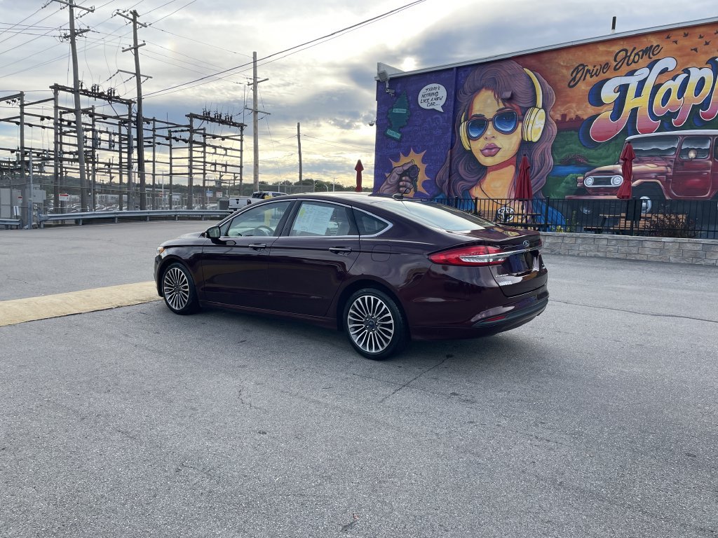 Used 2017 Ford Fusion SE w/ Fusion SE Technology Package FWD image 3