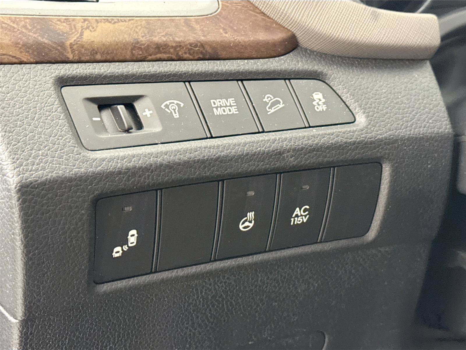 Used 2017 Hyundai Santa Fe SE image 14