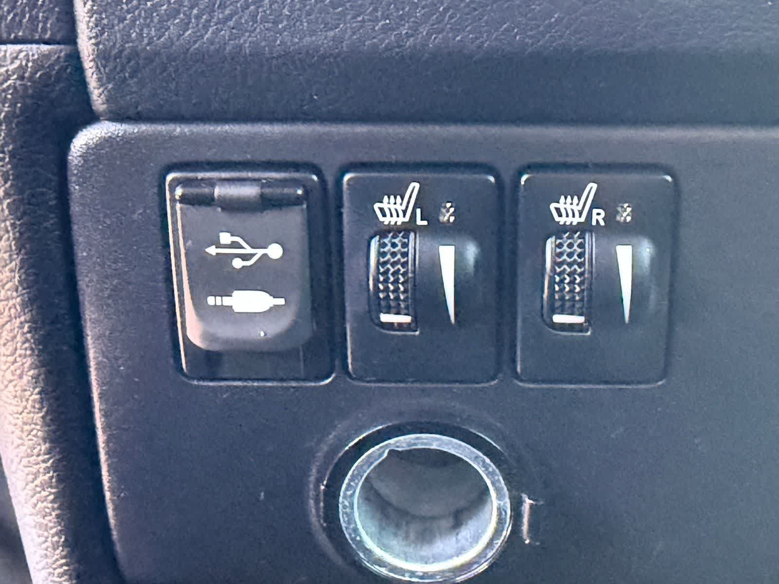 Used 2015 Toyota Sienna SE Premium FWD image 28