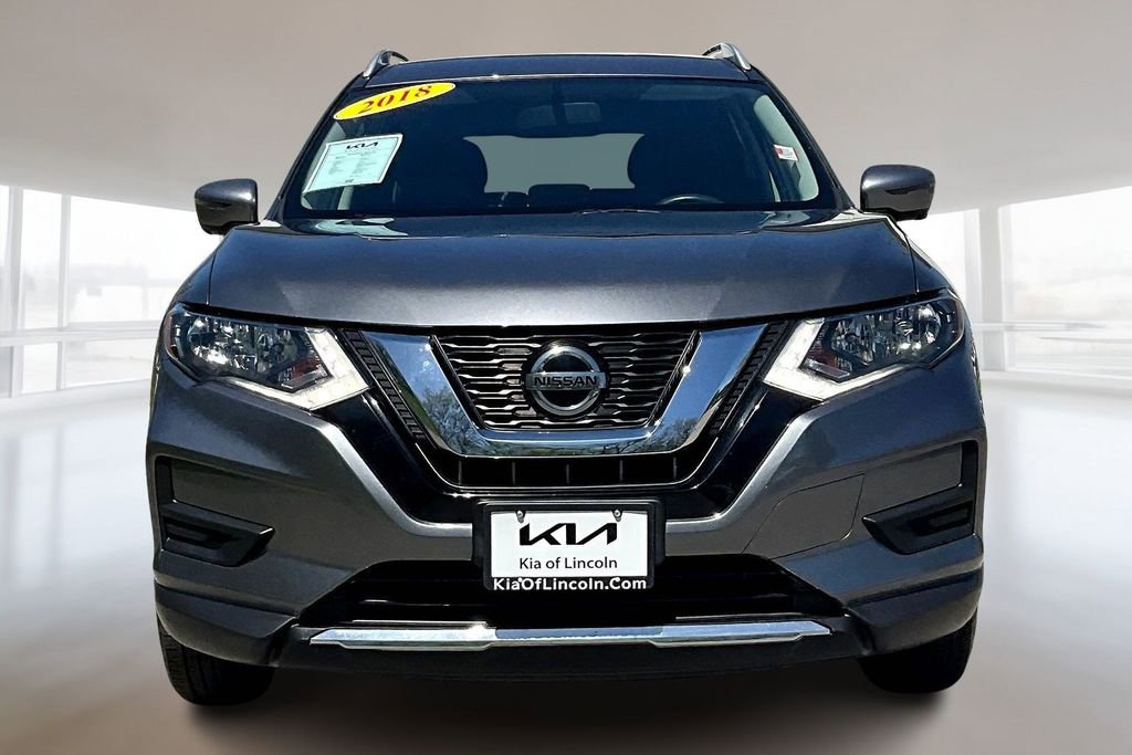 Used 2018 Nissan Rogue SV w/ Premium Package image 2