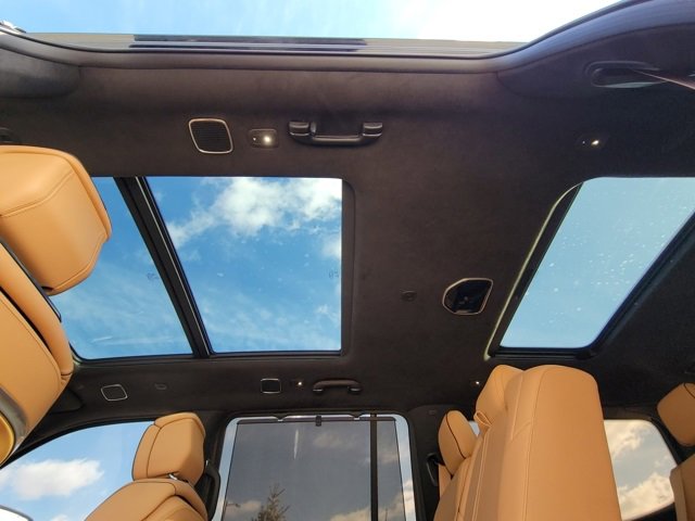 Used 2022 Jeep Grand Wagoneer Series III w/ Flexible Seating Group image 11