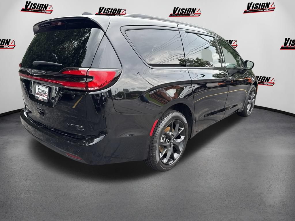 New 2026 Chrysler Pacifica Limited w/ S Appearance Package AWD/4WD image 5