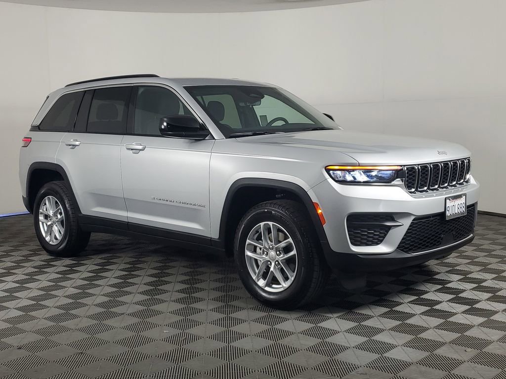 Used 2025 Jeep Grand Cherokee Laredo X image 2