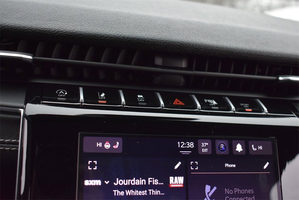 Used 2025 Jeep Grand Cherokee Laredo w/ Luxury Tech Group I image 17