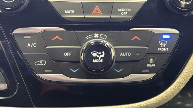 Used 2023 Chrysler Pacifica Touring-L FWD image 17