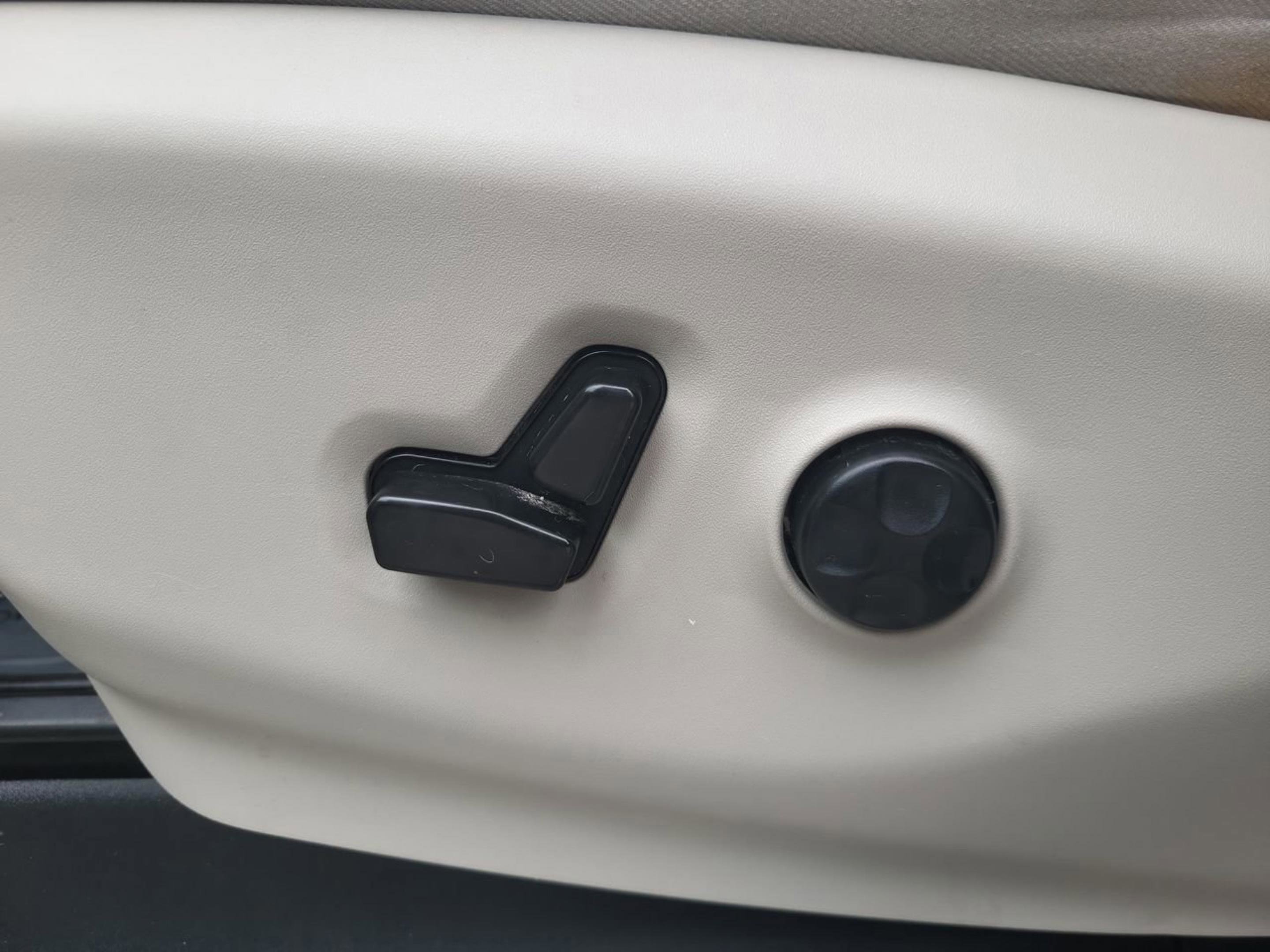 Used 2021 Chrysler Voyager Lxi image 20