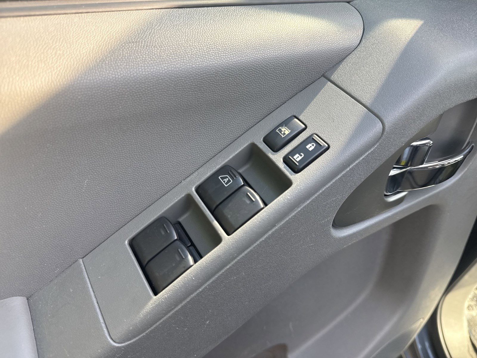 Used 2018 Nissan Frontier SV AWD/4WD image 15