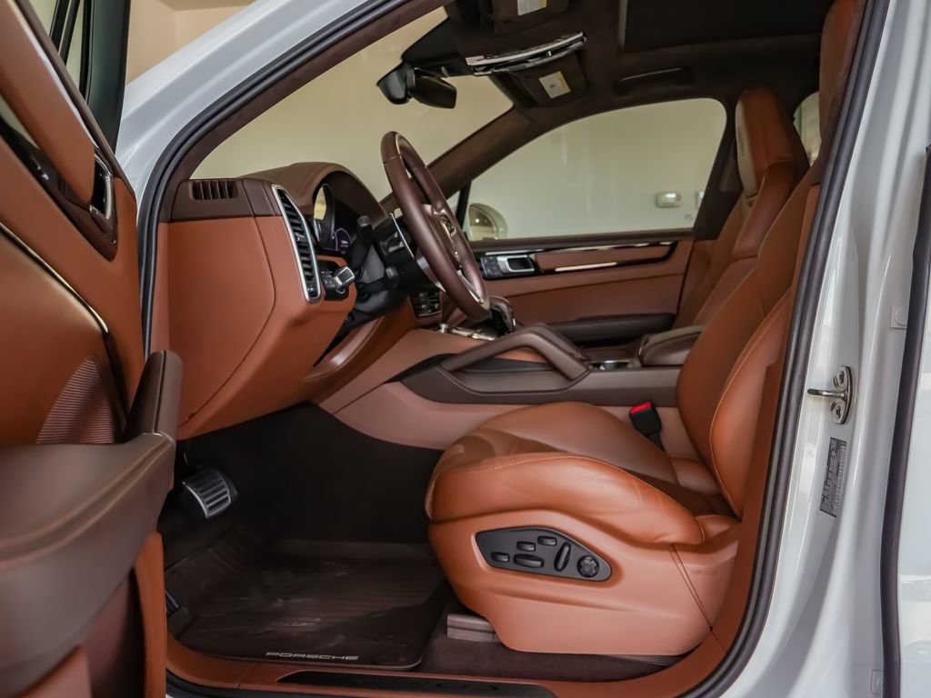 Certified 2023 Porsche Cayenne GTS image 5